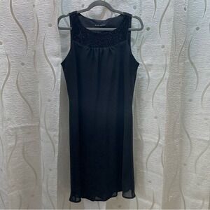 Karel Beaded Neckline Shift Dress Womens Medium Black Excellent A5469 Sleeveless